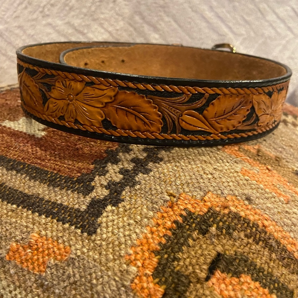 Vintage Floral Tooled Leather Belt